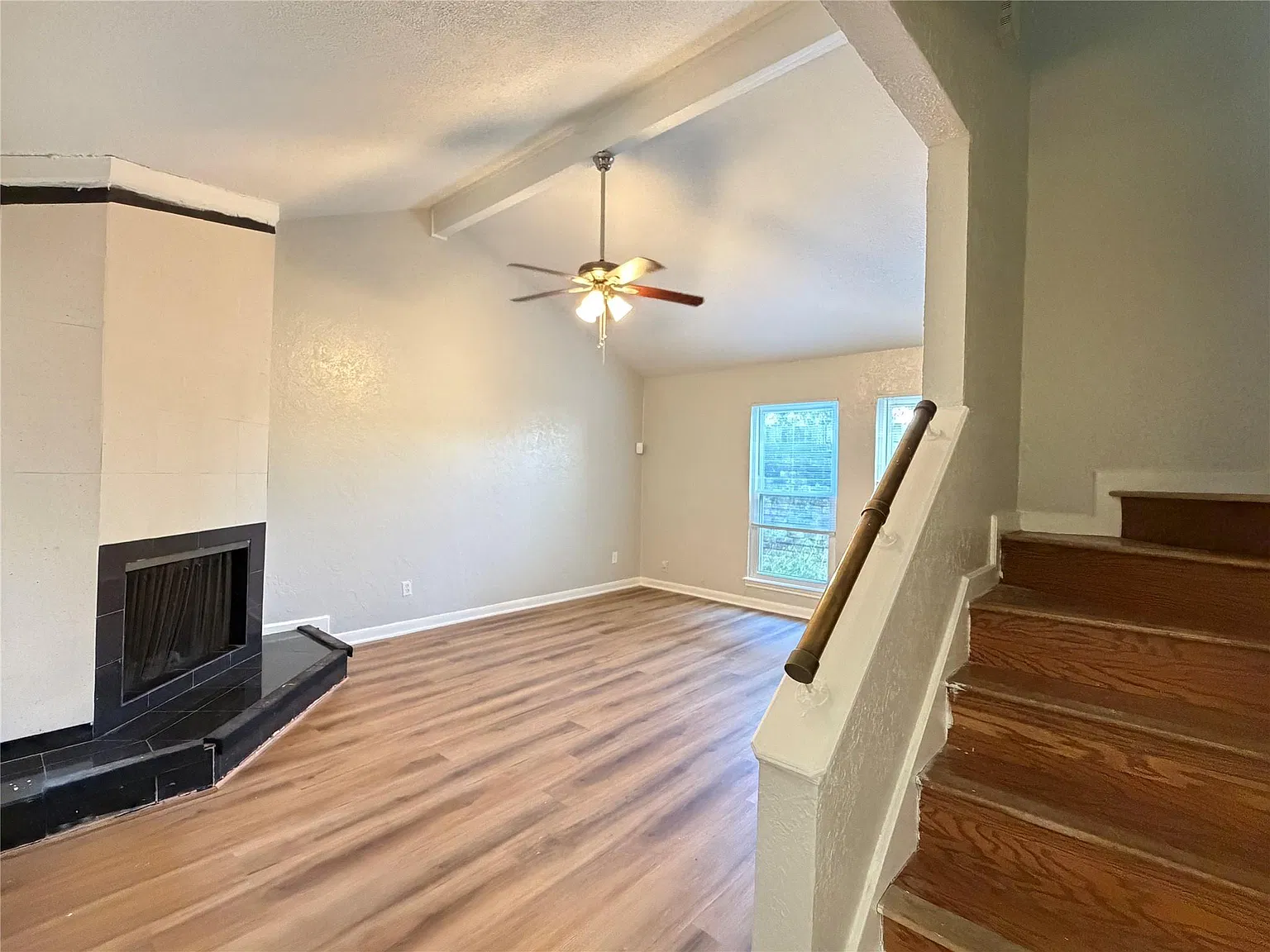 3 bed, 3.5 bath, 1642 sqft, $1,450 — Photo 2