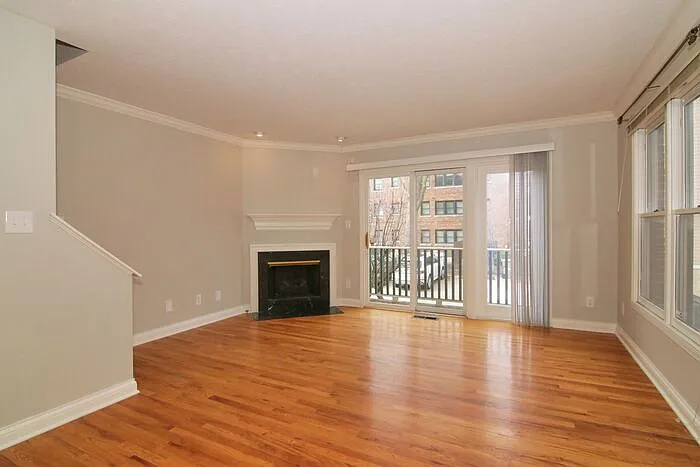 712 N East St — Photo 3