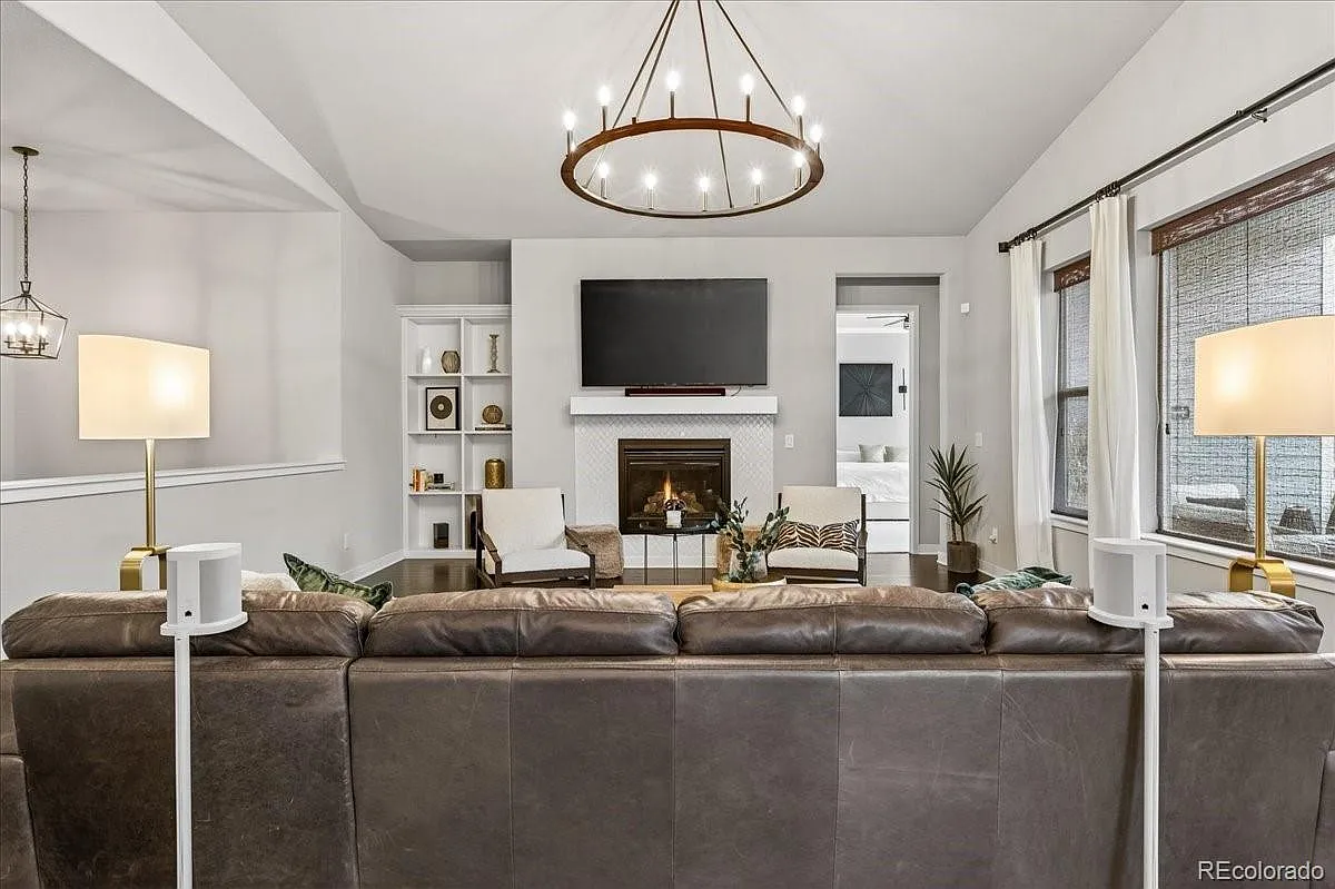 4 bed, 3.5 bath, 3431 sqft, $4,250 — Photo 2