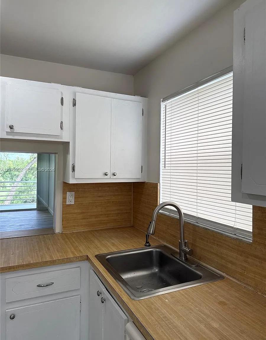 Sands Point Condominium I — Photo 2