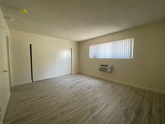 5th image of 114 E Live Oak St #G