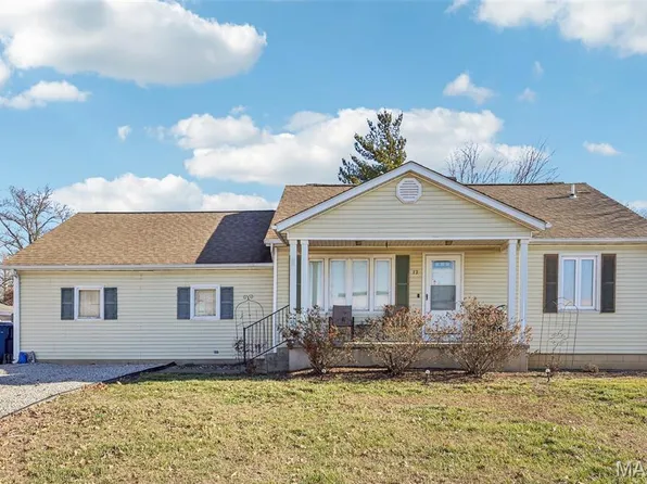 12 S Clinton St, New Baden, IL 62265