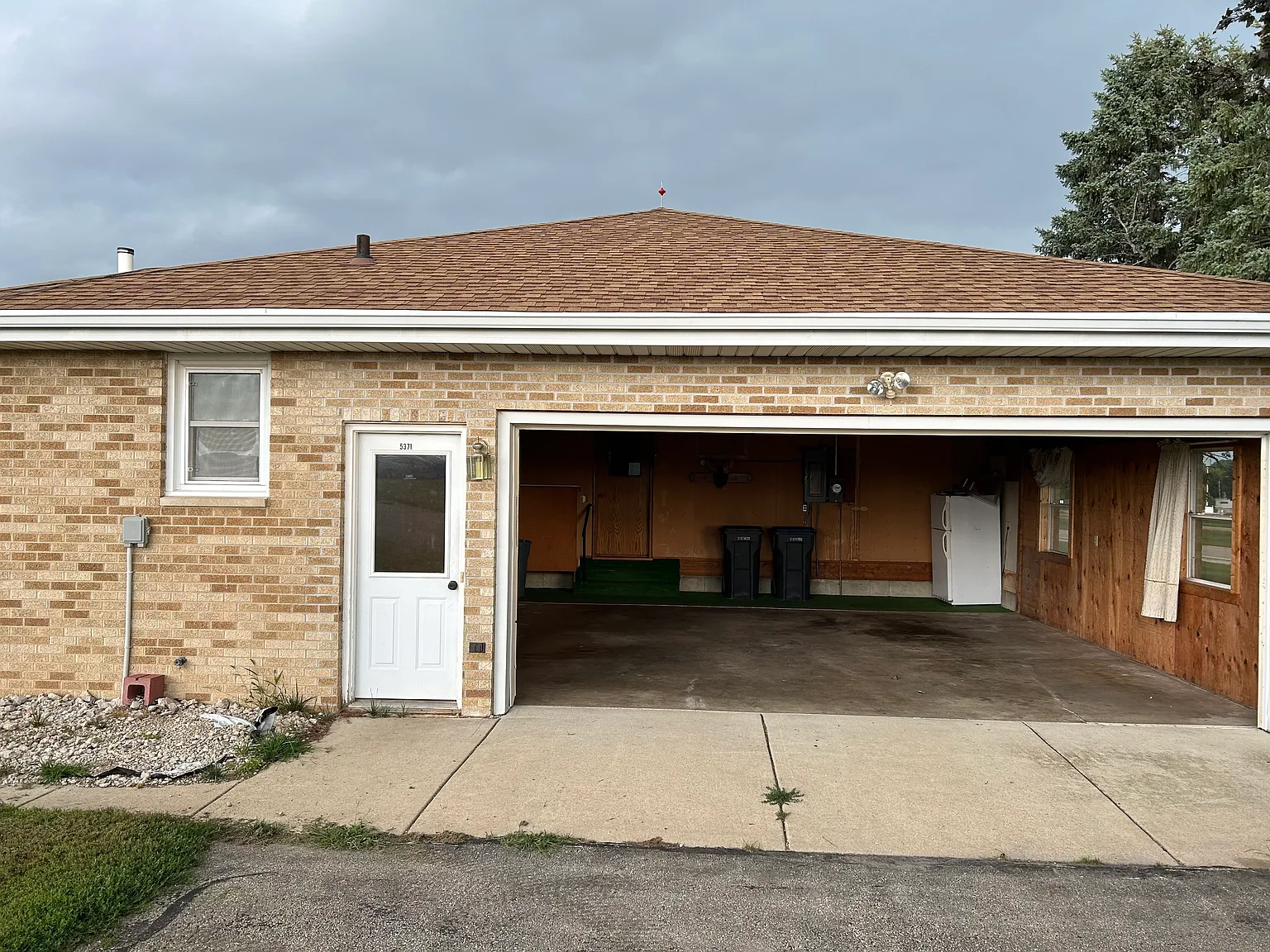 3 bed, 1750 sqft, $2,350 — Photo 2