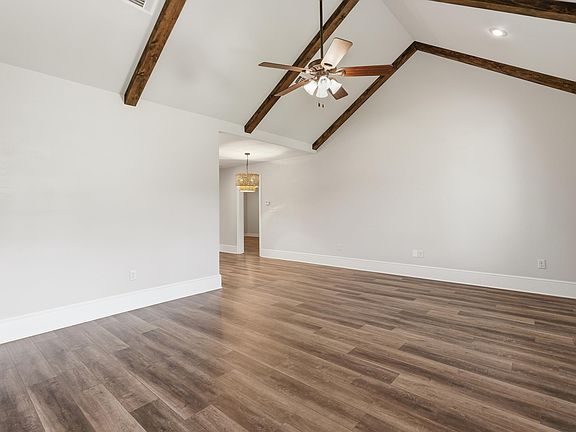 5th image of 803 Adamson Dr