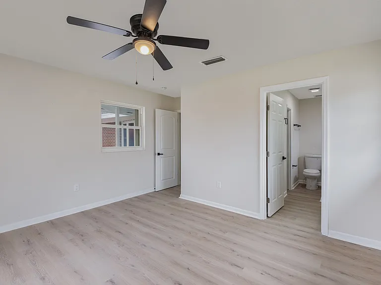 1650 Leach Cir — Photo 6