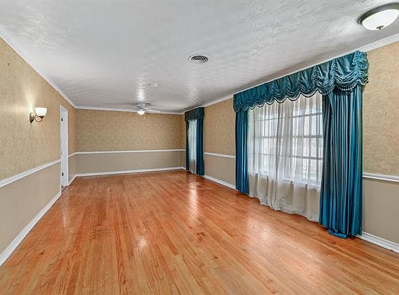 5th image of 1221 Phoebe Ln