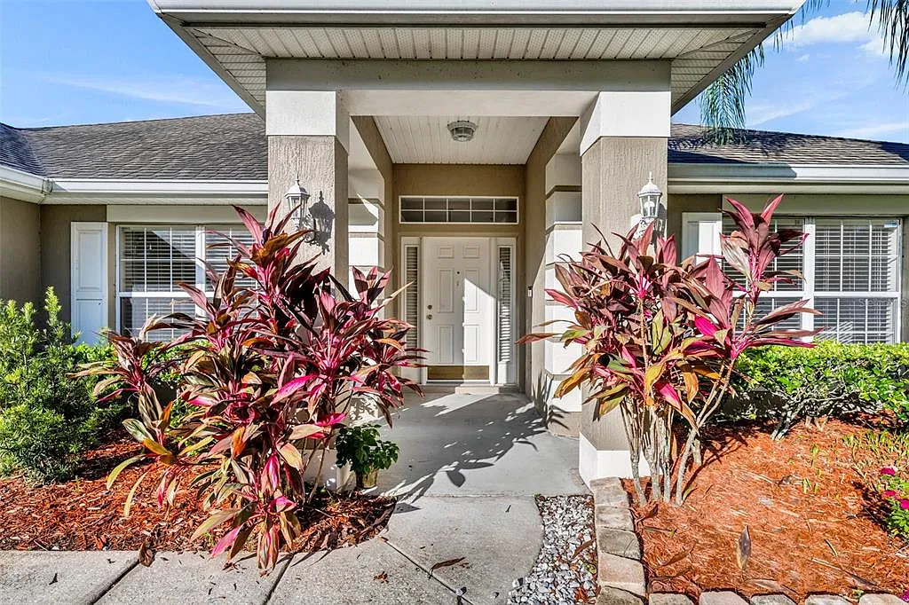 4 bed, 3.0 bath, 2446 sqft, $3,000 — Photo 2