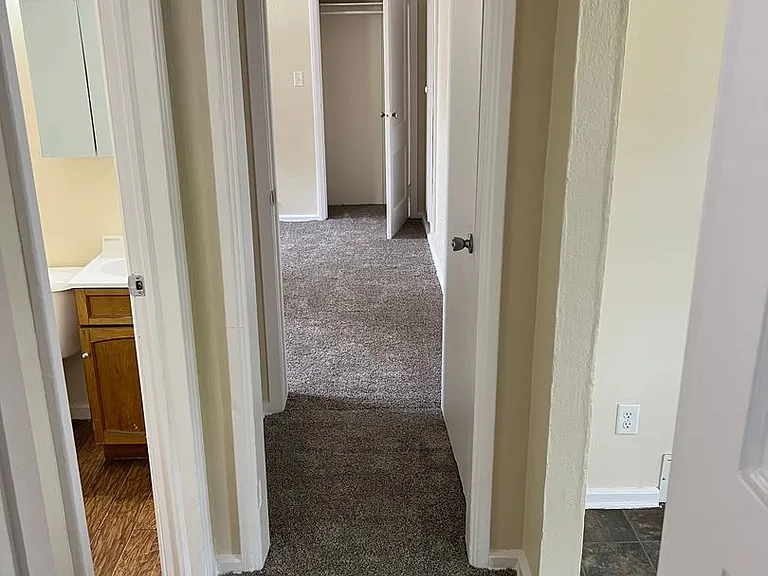 2425 S Norton Ave — Photo 8