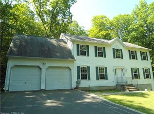 12 White Oak Ln, Quaker Hill, CT 06375