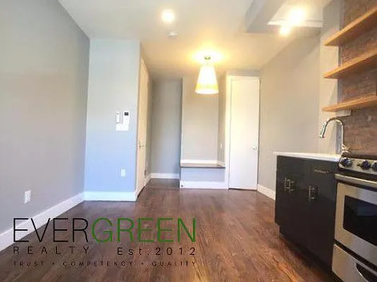 Rented by Evergreen Apartments BK | media 5