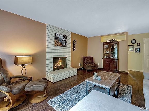 4th image of 608 NW Wildwood Dr