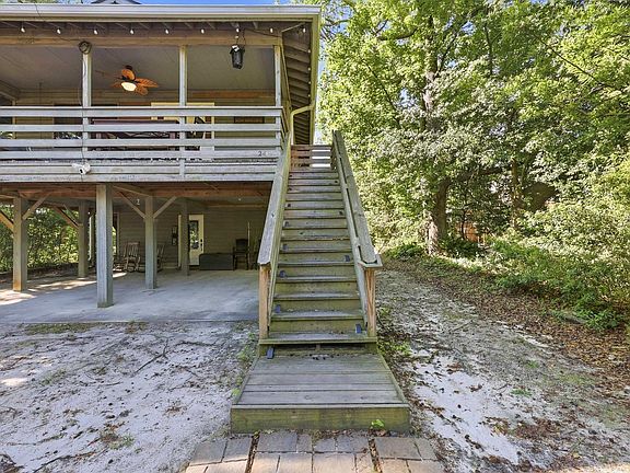 4th image of 2419 Hilton Dr.