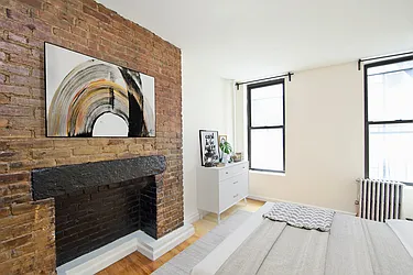 Rented by R New York