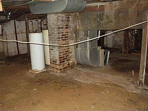 4th image of 140 Leake St