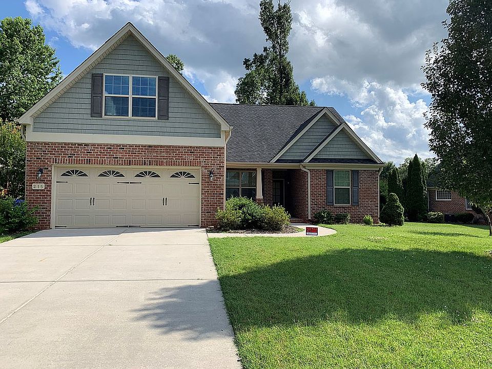 1st image of 215 Beauregard Ln