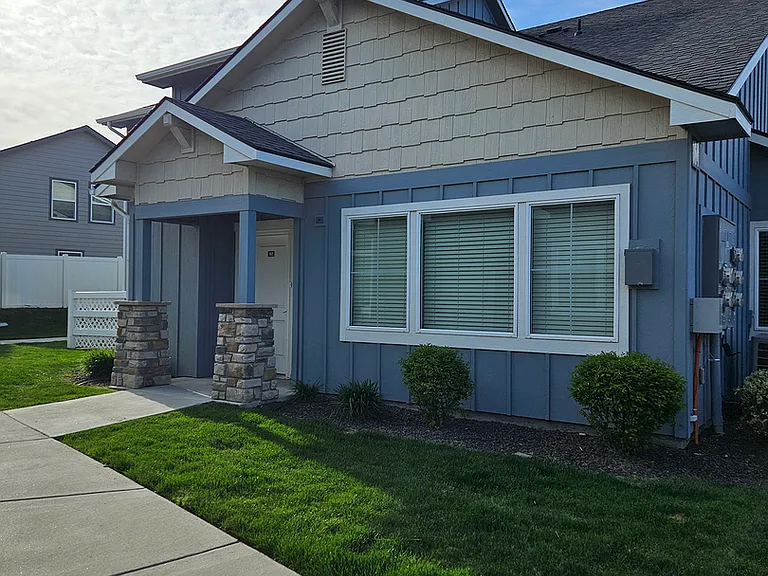 181 S Roaming Ln — Photo 2