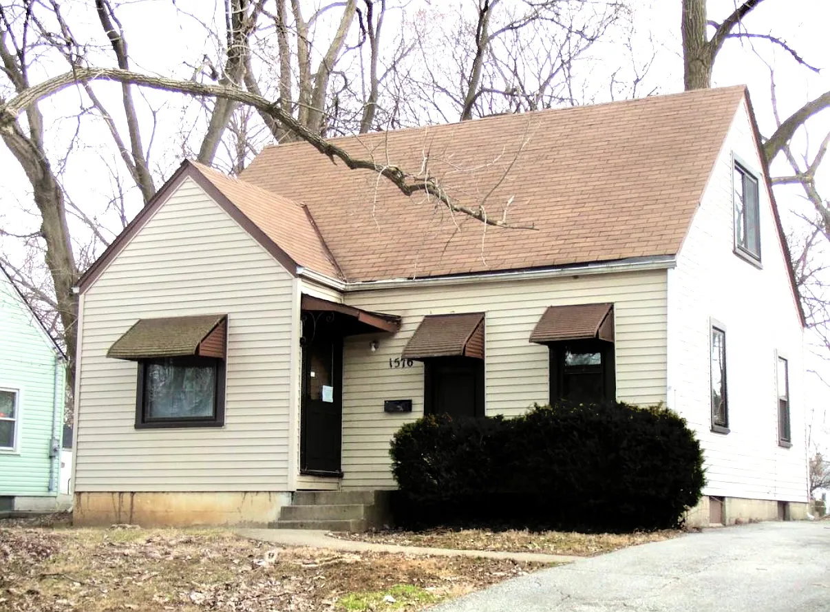 1576 Vendome Dr S photo 1