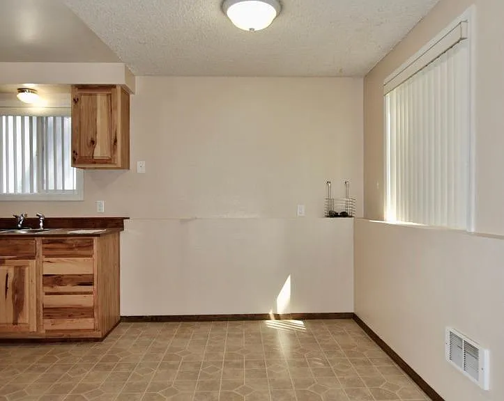2201 N Spokane St #4 — Photo 9
