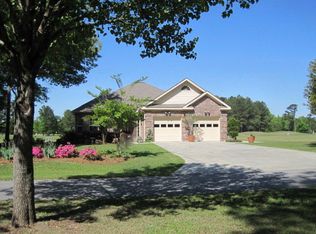 305 Plantation Dr, Manning, SC 29102