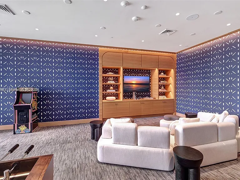 2655 S Bayshore Dr #403 — Photo 31