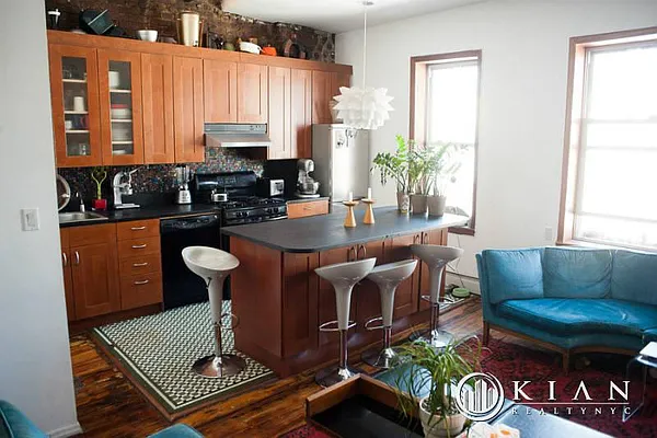 Rented by Kian Realty | media 4