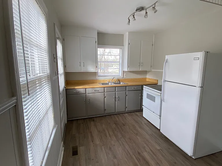 2828 East Cir #B — Photo 6