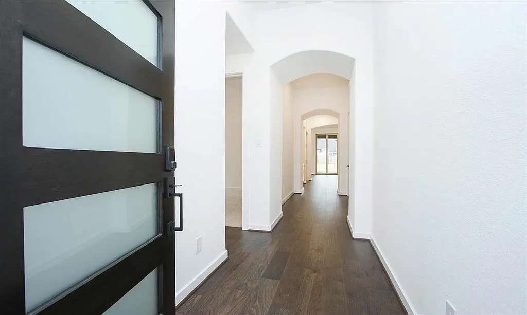 4 bed, 3.0 bath, 2530 sqft, $3,500 — Photo 3