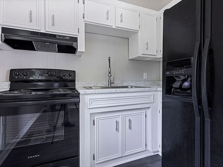 461 Sellers Ave — Photo 5