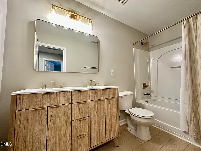 323 Longchamp Ln — Photo 29