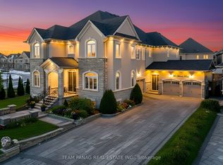 26 Adonis Close, Brampton, ON L6P4K4