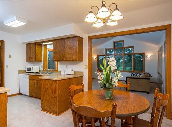 4th image of 4401 Estate Dr