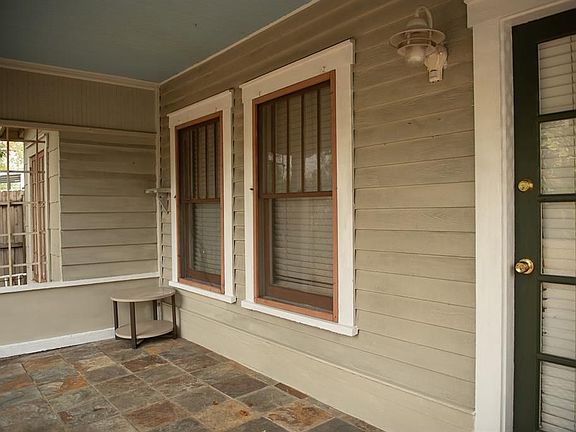 3rd image of 810 22nd Ave N