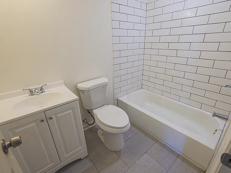 2729 E Monument St — Photo 25