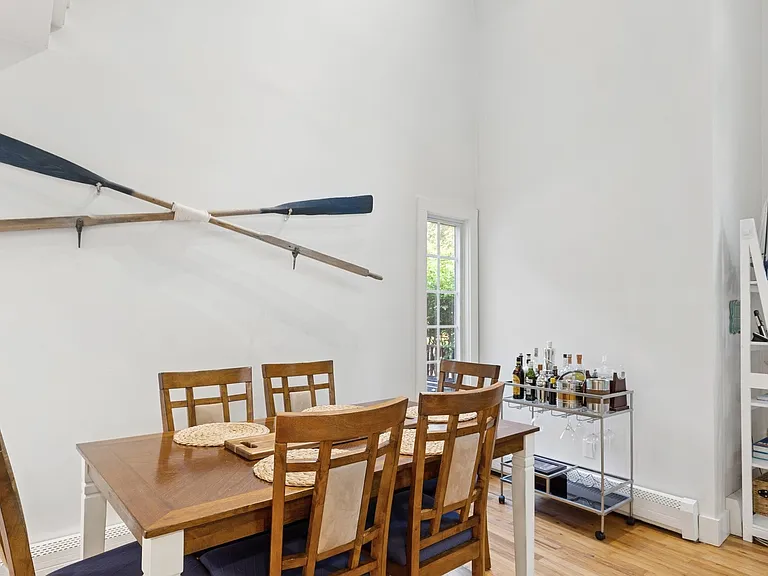 17 Montauk Ave — Photo 5
