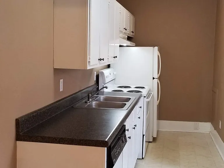 412 Woods Ave SW #3 — Photo 9