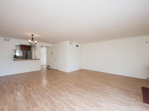 5th image of 300 Cedargate Ln