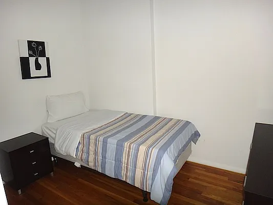Rented by KVNY Soho | media 28