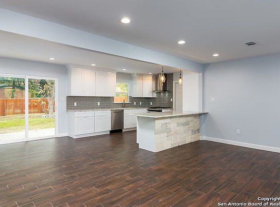 5th image of 9011 Regal St