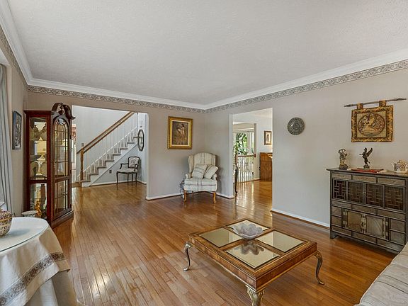 5th image of 19317 Plummer Dr