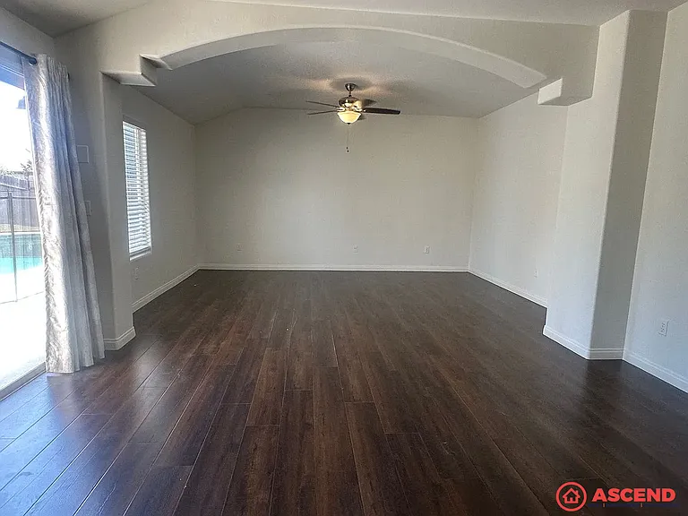 10407 Loughton Ave — Photo 9