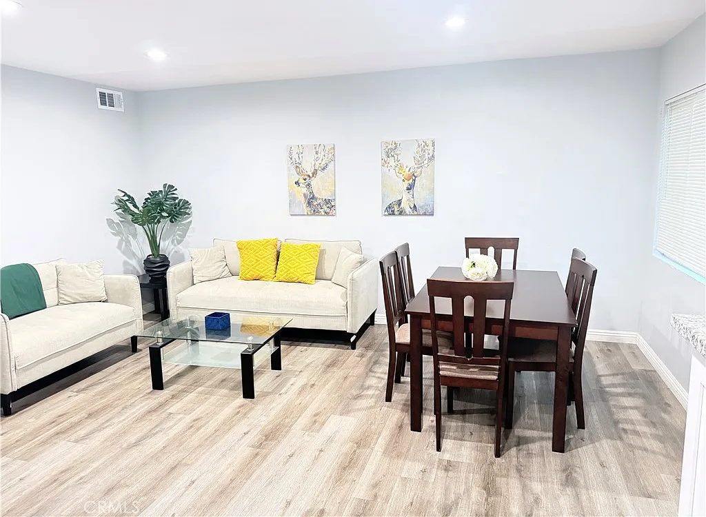 3 bed, 2.5 bath, 1400 sqft, $3,800 — Photo 4