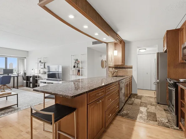 1920 S 1st St APT 802, Minneapolis, MN 55454