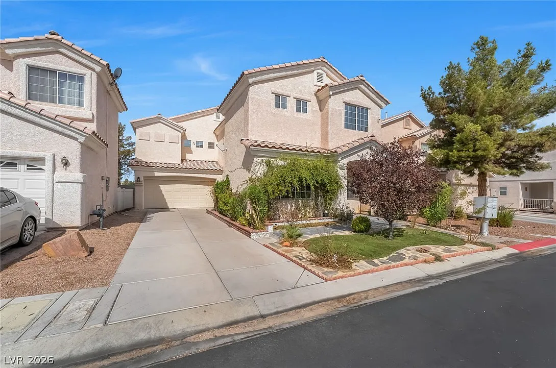 3 bed, 2.5 bath, 2261 sqft, $2,300 — Photo 1