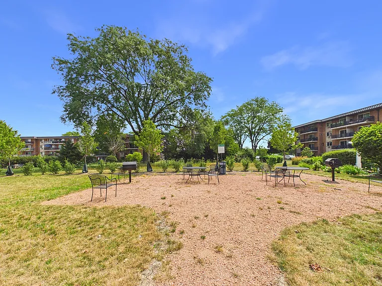 2210 S Goebbert Rd #226 — Photo 40