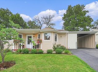 25 Birch St, Carpentersville, IL 60110