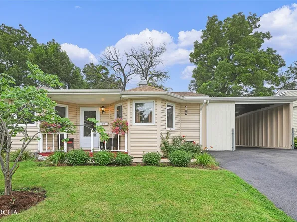 25 Birch St, Carpentersville, IL 60110