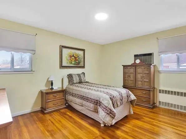 25511 87th Ave Floor 1, Floral Park, NY 11001