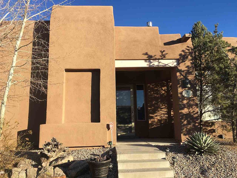 1st image of 32 Sobradora Dr