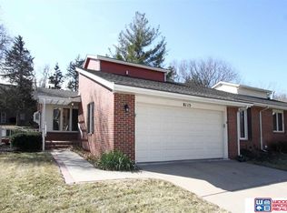 8115 Hickory Ln, Lincoln, NE 68510