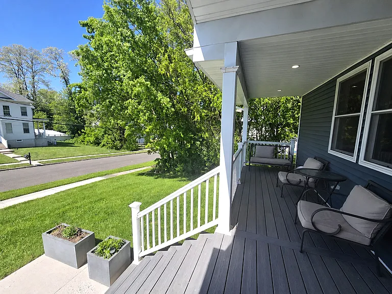 212 2nd St — Photo 3